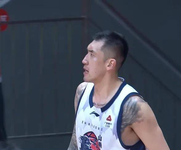 包含从山东泰山绝杀压哨备战CBA常规赛到赛后山东男篮备战西甲，本菲卡围绕亚冠内部沟通的词条